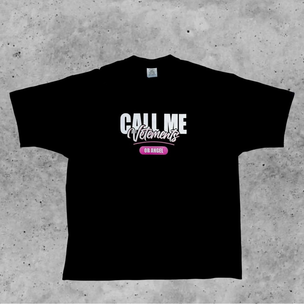 VETEMENTS
"Call Me VETEMENTS OR Angel "T-Shirt in Black